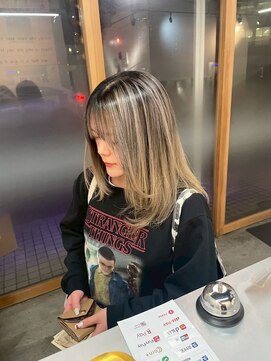 キング 心斎橋店(K!ng) ハイライトカラーミルクティーベージュレイヤーカット