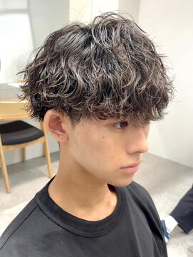 フィフス トウキョウ (fifth TOKYO) 渋谷波巻きツイストパーマメンズカットラウンドマッシュヘア