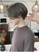 ハイトーンカラー グレージュ ハンサムショート 丸みショート