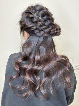 エクララ(eclala) サイドお団子ヘア お呼ばれ 二次会 推し活 ヘアメ