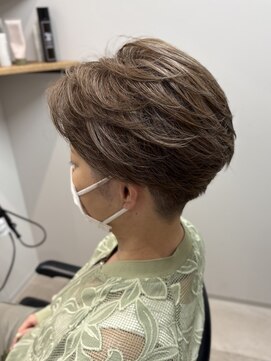 エレノア 藤沢(Eleanor) 白髪ぼかしハイライト