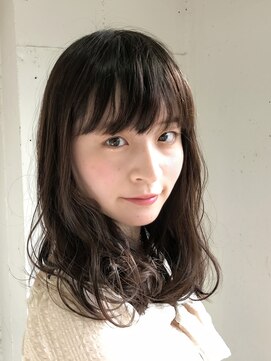 チェルシー 表参道 学生限定　黒髪の直毛に柔らかな質感のエアウェーブ