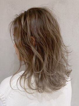 アイティー バイ アルバム 浦和店(IT by ALBUM) ハイライトミディ_オリーブカラーハイライトカラー_ba242661