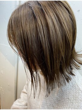 エル(EL by green) [ＡＫＩＫＯ]シアーグレージュ×切りっぱなし前下がりボブ