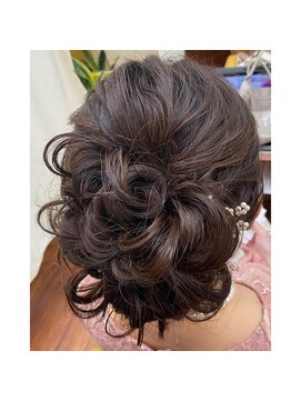 ヘアアンドメイクビ美(Be) パーティーヘア