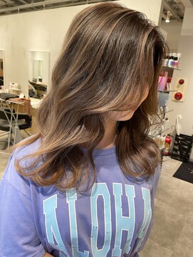 アヴァンス 京橋店(AVANCE) 落ち着いた色みのブラウンベージュ&エアータッチバレイヤージュ