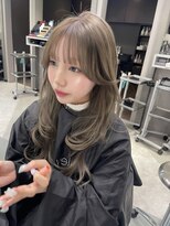 リリー(Lilley)&nbsp;ハッシュカット×赤みなしカラー×韓国風巻き×髪質改善