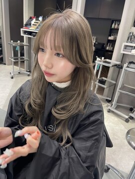 リリー(Lilley) ハッシュカット×赤みなしカラー×韓国風巻き×髪質改善