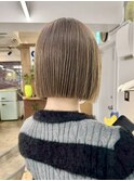 ショートボブ切りっぱなしボブタッセルボブブリーチダブルカラー