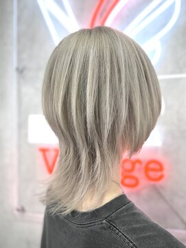 Voyage Nike 池袋【ケアブリーチ/ダブルカラー/インナーカラー/髪質改善】 ウルフカット/グレージュ/シルバー