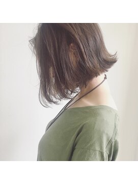 ギフト(GIFT) ブラントボブ[カーキアッシュ/アップバング/こなれヘア]