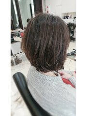 《Ｄ'ciel工藤富生》ふわっとショートボブ×スモーキーアッシュ