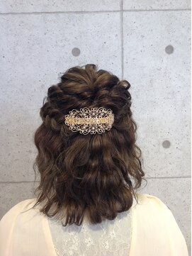 アンナ ヘアアンドアイズ(AnNa hair&eyes) ハーフアップアレンジ