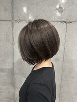 シャワー(SHOWER)&nbsp;大人ショート、丸みレイヤーボブ、スモーキーグレー【布施】