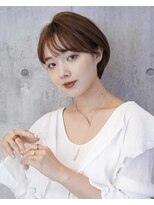 アイスバーグ(eyesburg)&nbsp;20代30代大人可愛いアッシュベージュくびれボブ耳掛け透明感