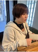 顔周りにアクセントを！オシャレマッシュショート