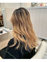 シダ(sida)&nbsp;実はブリーチ4ヶ月前！？リタッチが気にならないバレイヤージュ