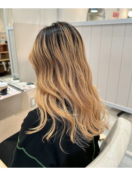 シダ(sida) 実はブリーチ4ヶ月前!?リタッチが気にならないバレイヤージュ