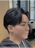 フェザーパーマ　センターパート　ビジネスヘア　刈上げ