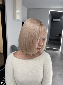 ナンバー 竪町(number+) ハイトーンホワイトブロンド×韓国風切りっぱなし小顔ボブ
