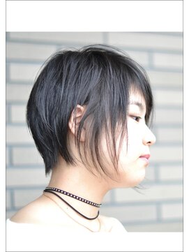 エンドレスウィズユー(ENDLESS WITH YOU) ウエットに仕上げた透明感ショートボブ