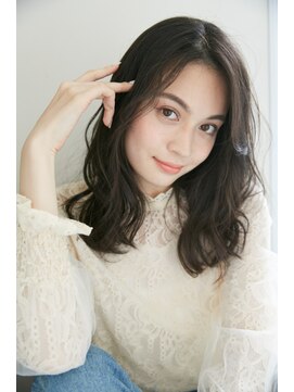 フィガロ アヴェダ(FIGARO AVEDA) キレイ度UP　センターパートの小顔シルエット