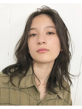 ヒュージ 三軒茶屋(huge) ハンサムミディアム_かきあげヘア_伸ばしかけ前髪_ベージュ