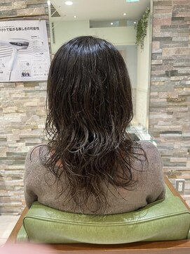 コム(com by neolive) ロングウルフパーマ