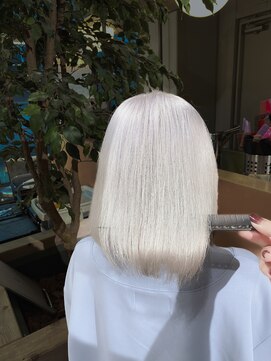 ジルバイジゼル(JILL by GiseL) 中世ウルフ/メンズウルフ/ハイトーン/ダブルカラー/ホワイト