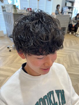 フィッティ 横須賀中央店(fiti) シャドウパーマ メンズマッシュ アッシュブラック