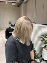 エラ(ere)&nbsp;ブロンドミルクティーベージュ　艶髪ハイトーン　ブリーチカラー