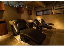 ベイス 池袋(BASE)の雰囲気（フルフラットのシャンプー台 【池袋/髪質改善/トリートメント】）