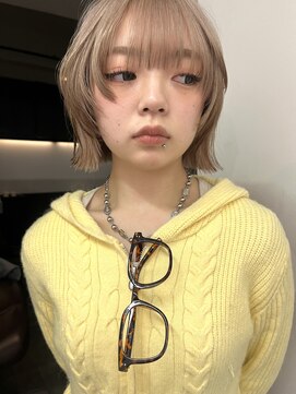 シール 梅田(CIRR) ハイトーンベージュ × 切りっぱミニボブ