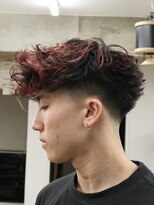 ザデイ カットアンドカルチャーショップ(THE DAY CUT&CULTURE SHOP)&nbsp;フリンジカール×赤メッシュ【テーパーフェード】