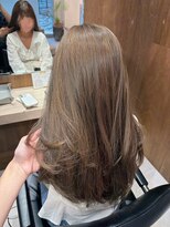 エレノア 新宿新南口(Eleanor)&nbsp;レイヤーカット×オリーブベージュ