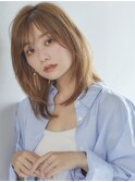 ナチュラルストレートヘア　シアーベージュ　レイヤーミディアム