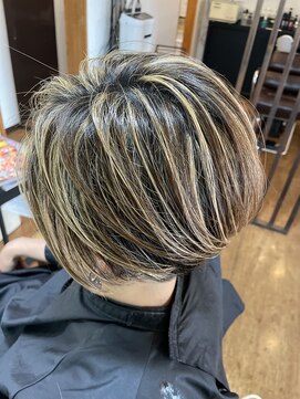 リストヘアー(Liyst hair) ※白髪ぼかしのハイライトのみ