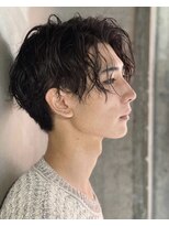 メンズヘア！ユニセックスな前下がりのパーマスタイル 黒髪ヘア