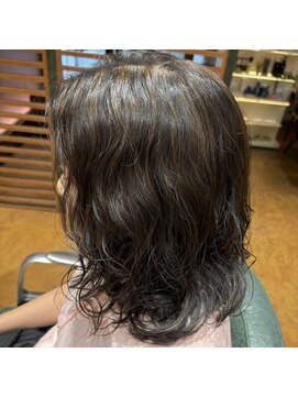 チップタップ 町田店(tip top) 【佐須田】地毛の黒髪を最大限に活かした白髪ぼかしハイライト