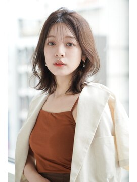 トッカ ヘアアンドトリートメント 難波店 ふんわり可愛いミディアムレイヤー