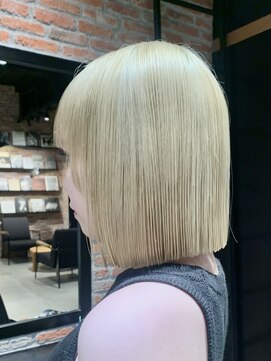 オーガニック アトリエ 大宮(organic+atelier) ブロンドヘア/ボブ/タッセルボブ/切りっぱなしボブ/ブロンドボブ