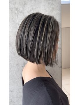 スウィープ 平尾(sweep) コントラストハイライト/白髪ぼかしハイライト/前下がりボブ