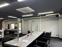 エン 四街道店(en)の雰囲気(締りのある店内に大理石のセット面♪)