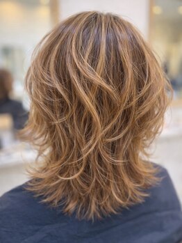 イグレックジャポン 上野毛店(YJAPON)の写真/白髪をぼかす繊細なメッシュで、伸びてきても目立ちにくい上品なスタイルをご提案◇