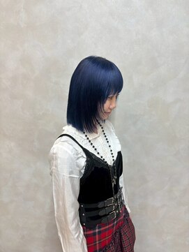 コエル(KOER) 【大阪難波】モード×個性 ショート ボブ レイヤー ブルー