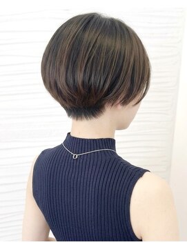 ペグ(Peg) 上品ハンサムショート大人女性の垢抜けボブ/暗髪でもオシャレ◎