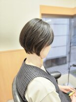 ネクサス NEXUS 癖を活かしてまとまる、ツヤ感のある上品ショートボブスタイル