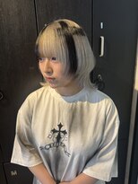リトバイプティパ(Lit by petit-pas) ホワイトシルバー・ウルフカット・デザインカラー