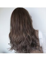 クレア(CREA)&nbsp;ブリーチなしのダブルカラーアッシュベージュグラデーション