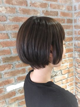 イロ(Ilo) 骨格補正ショートボブ